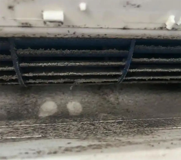 泾川空调吹的风有股烧焦味是怎么回事